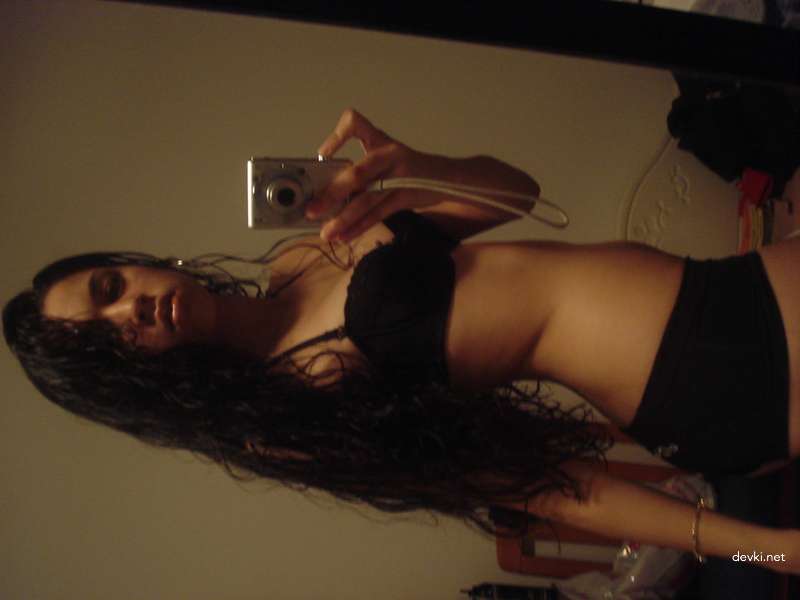 Explicit Amateur Photo: Naked Curly-Haired Mulatto Girl Exposed
