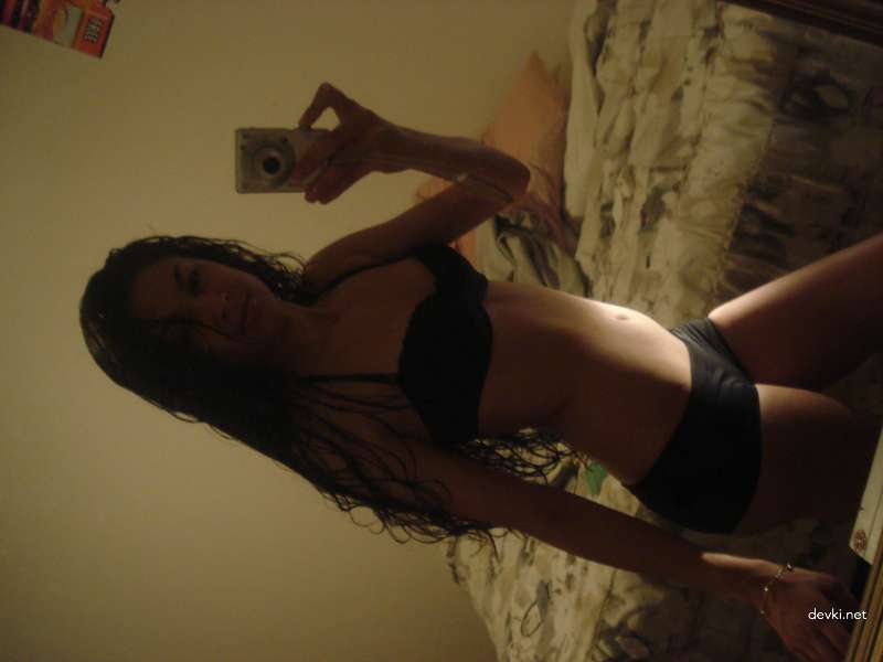 Explicit Amateur Photo: Naked Curly-Haired Mulatto Girl Exposed