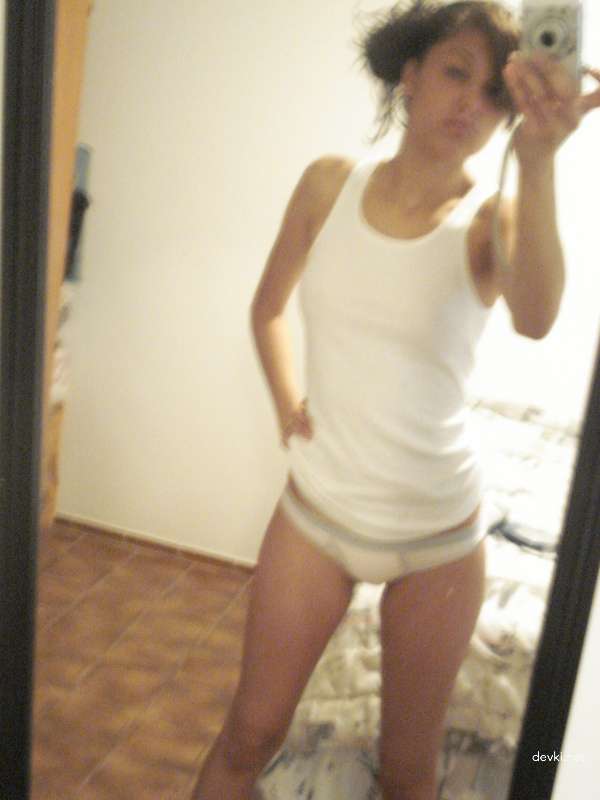 Explicit Amateur Photo: Naked Curly-Haired Mulatto Girl Exposed