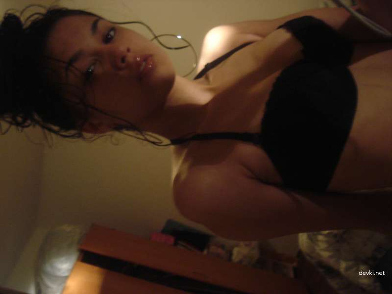 Explicit Amateur Photo: Naked Curly-Haired Mulatto Girl Exposed