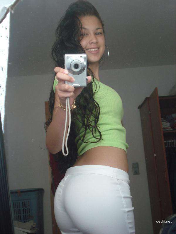 Explicit Amateur Photo: Naked Curly-Haired Mulatto Girl Exposed