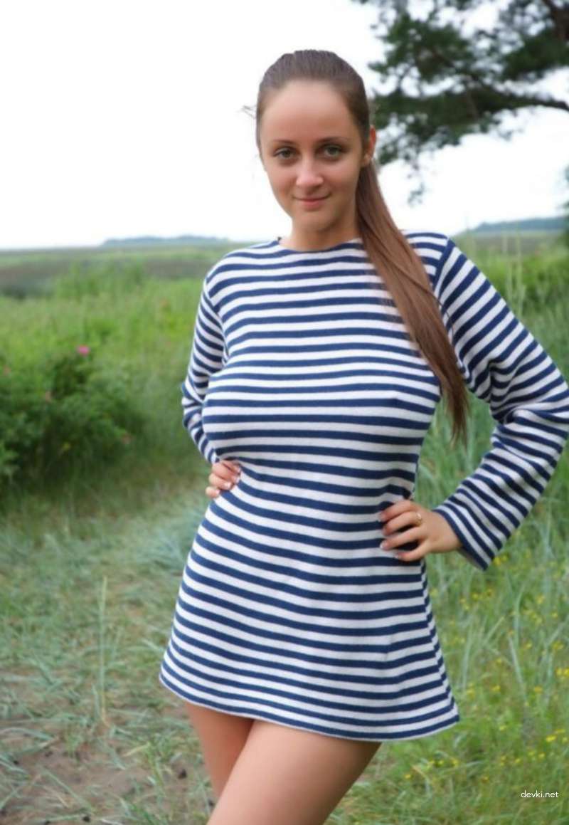 Private Erotic Photos: Busty Girl's Explicit Amateur Nudes