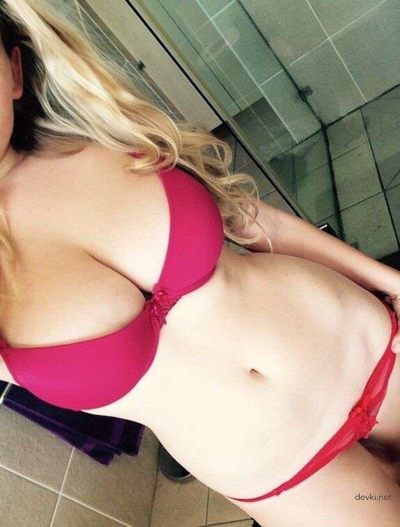 Amateur Busty Girl Private Photo - Explicit Big Boobs Shot