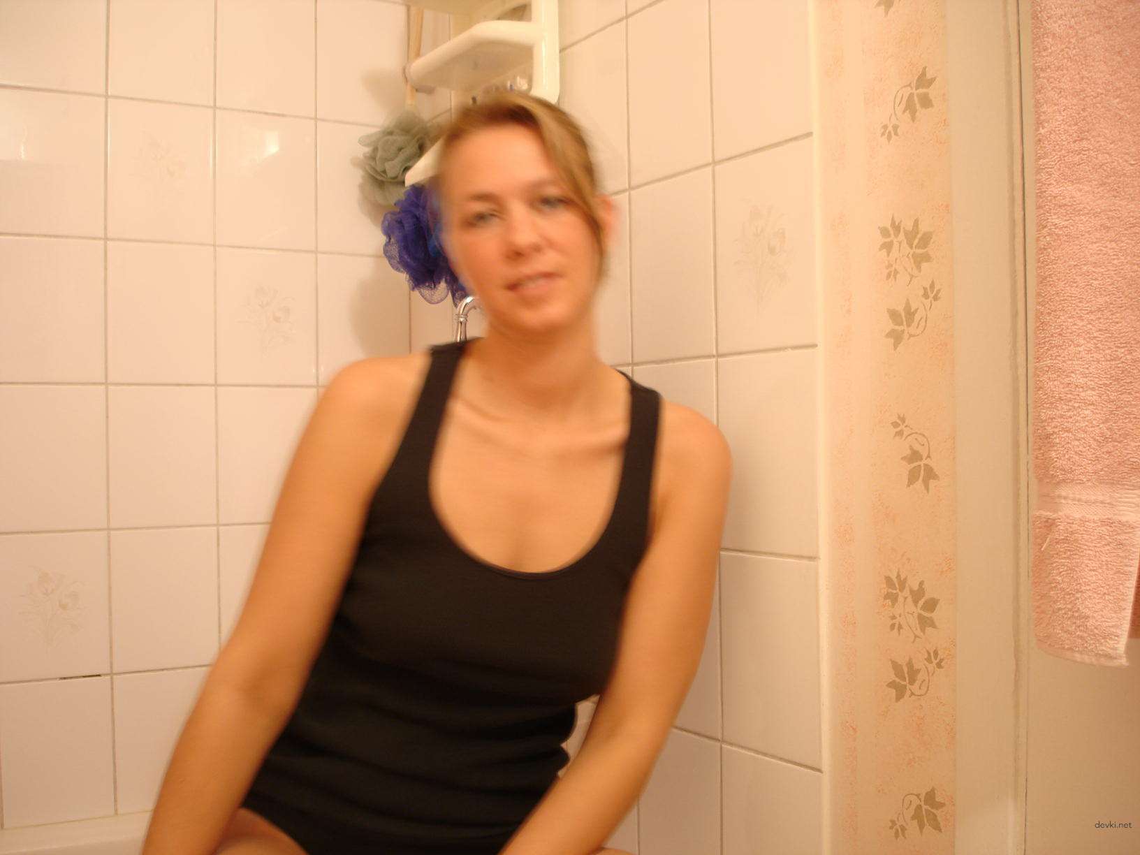 Mature Bride's Amateur Erotic Photoshoot: Explicit and Seductive Beauty