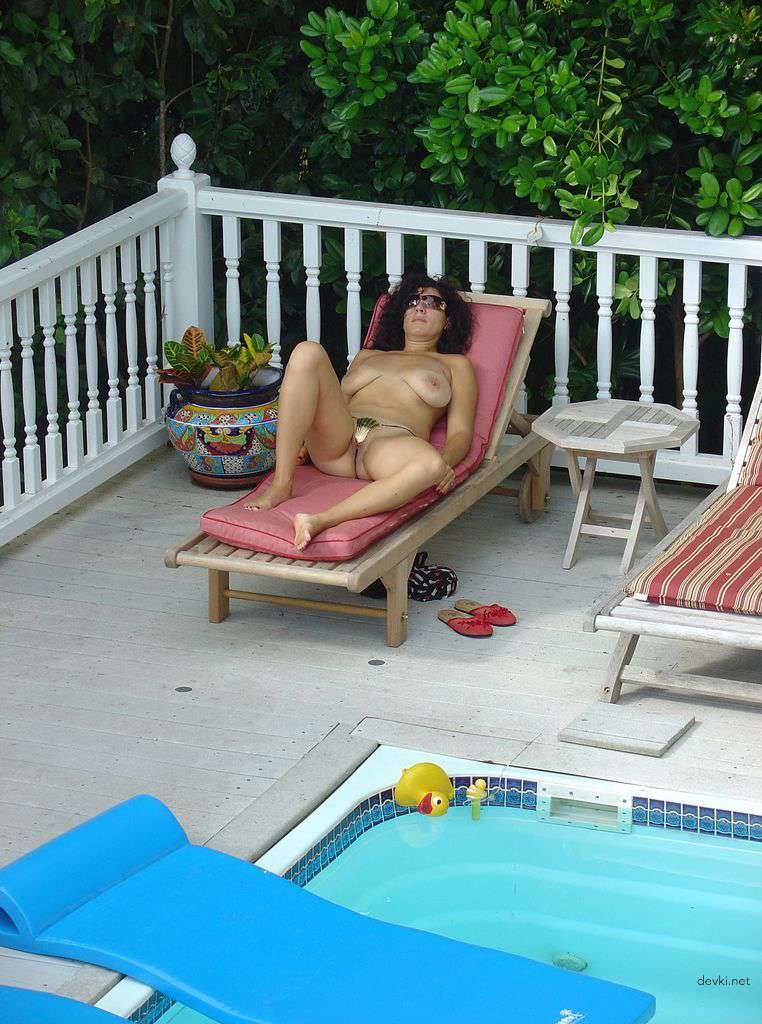 Explicit Nude Girl Poses on Vacation - Amateur Photo