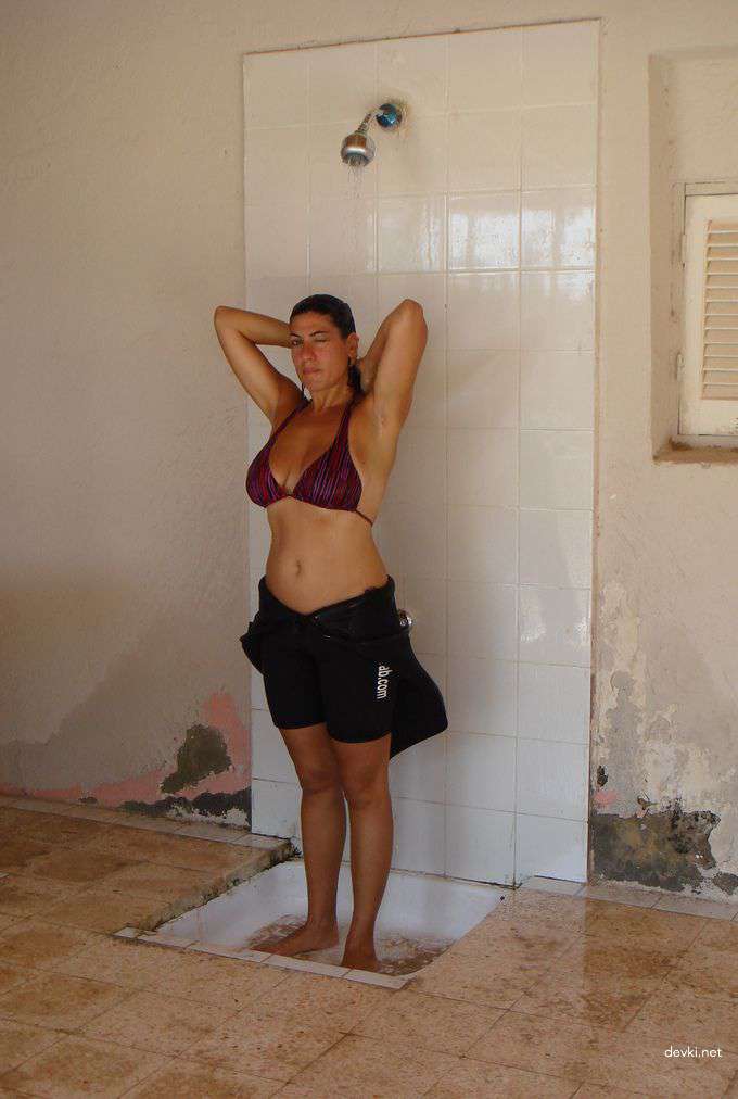Explicit Nude Girl Poses on Vacation - Amateur Photo