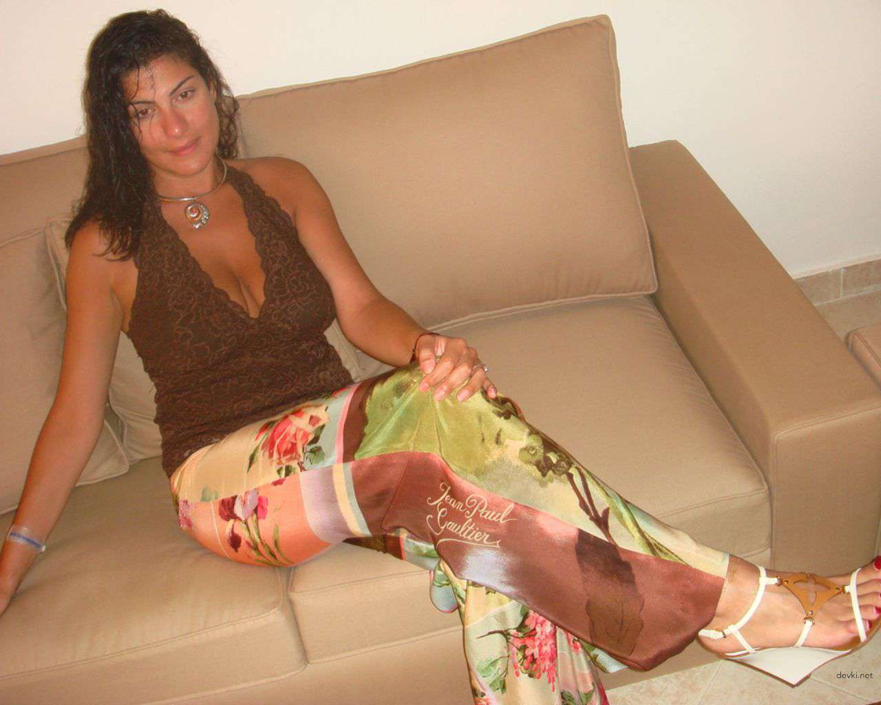 Explicit Nude Girl Poses on Vacation - Amateur Photo