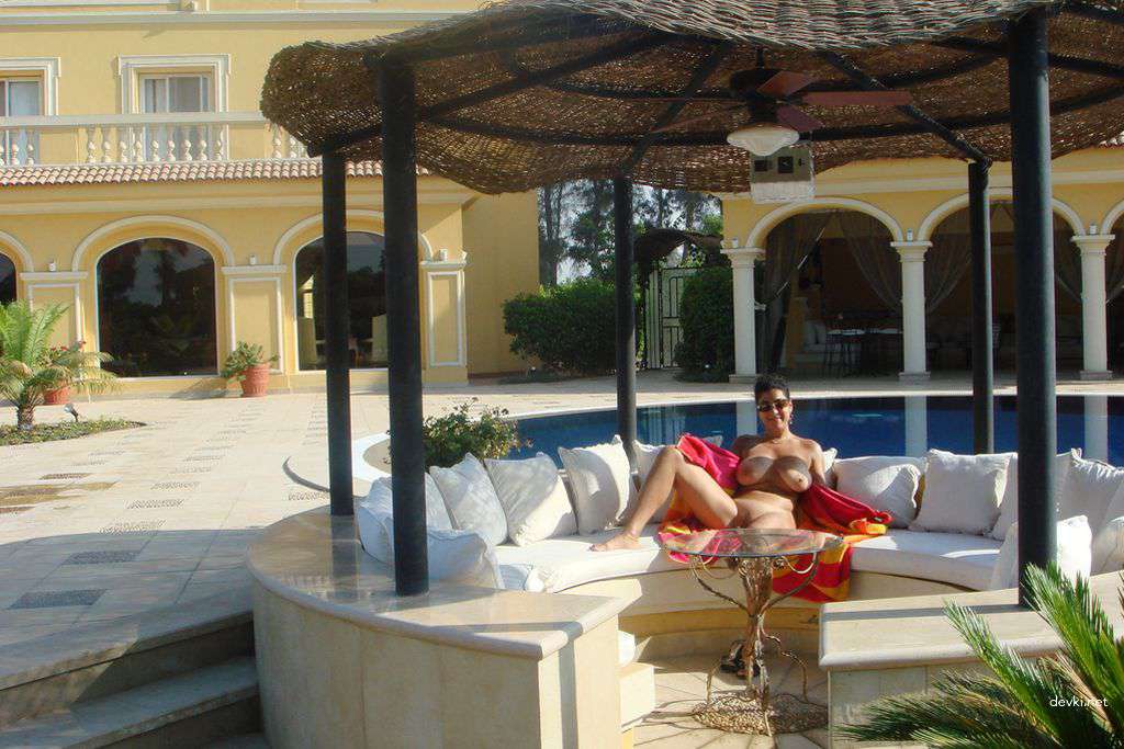 Explicit Nude Girl Poses on Vacation - Amateur Photo