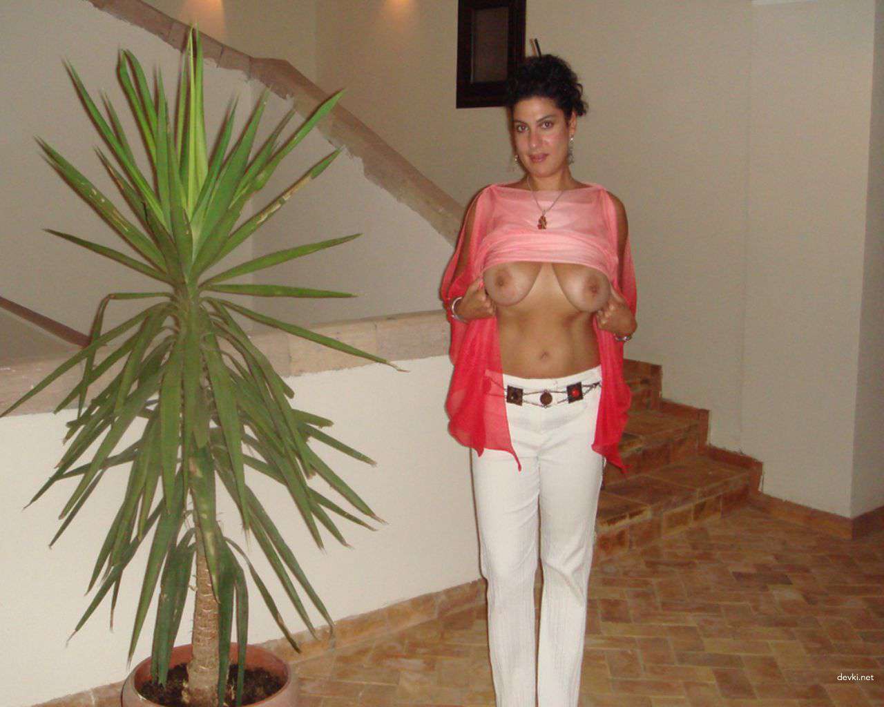Explicit Nude Girl Poses on Vacation - Amateur Photo