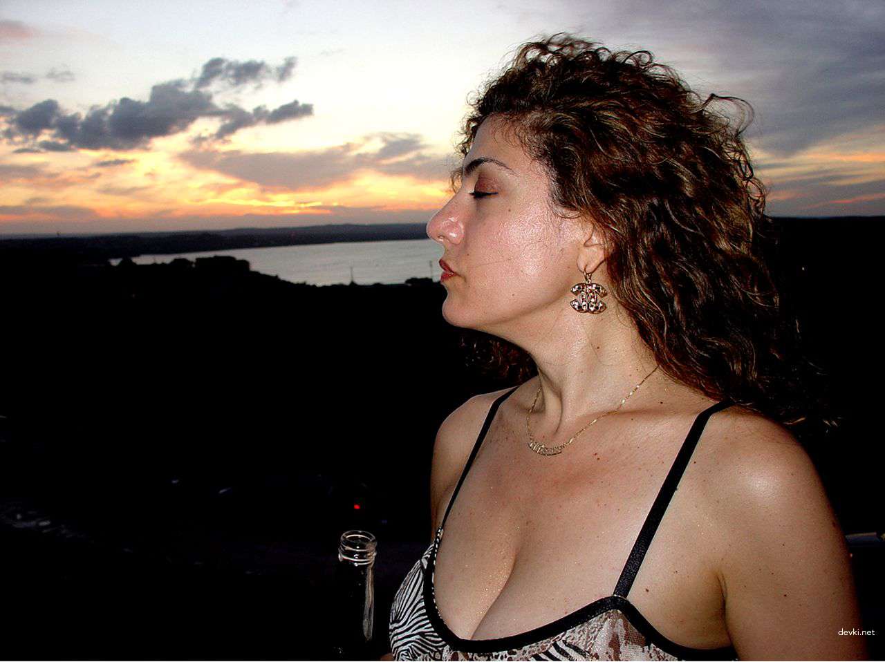 Explicit Nude Girl Poses on Vacation - Amateur Photo