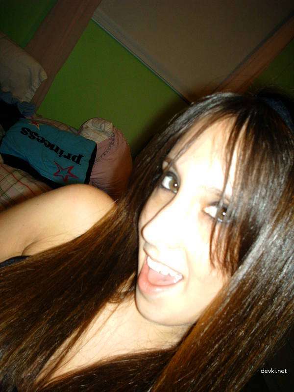 Seductive Brunette's Erotic Amateur Photos - Hot and Steamy Content