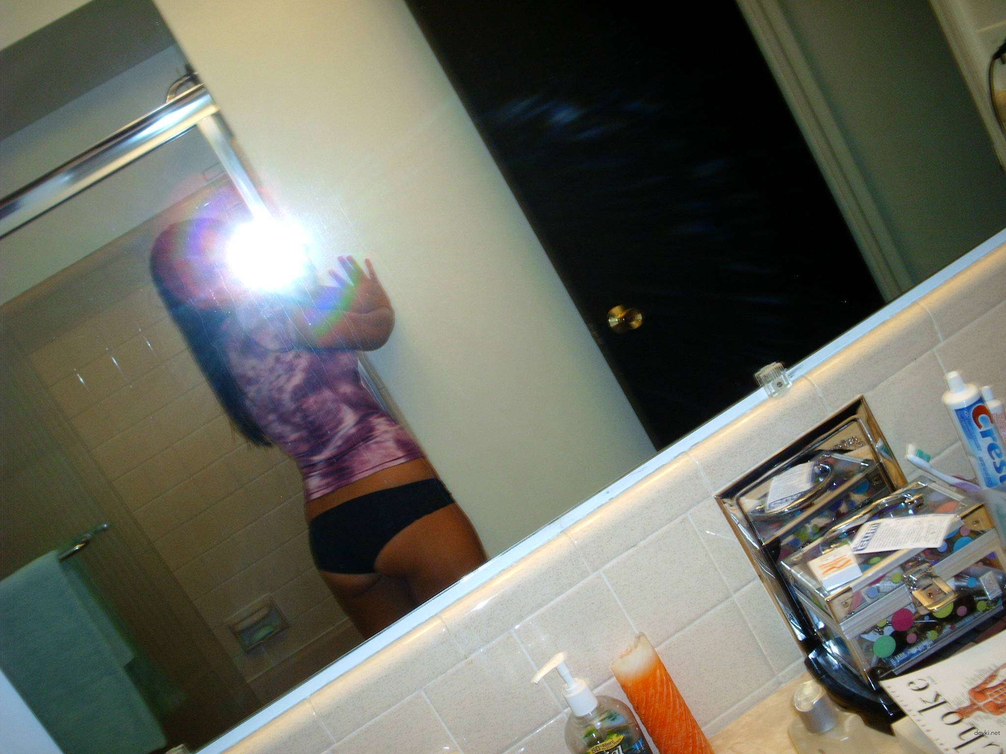 Seductive Brunette's Erotic Amateur Photos - Hot and Steamy Content