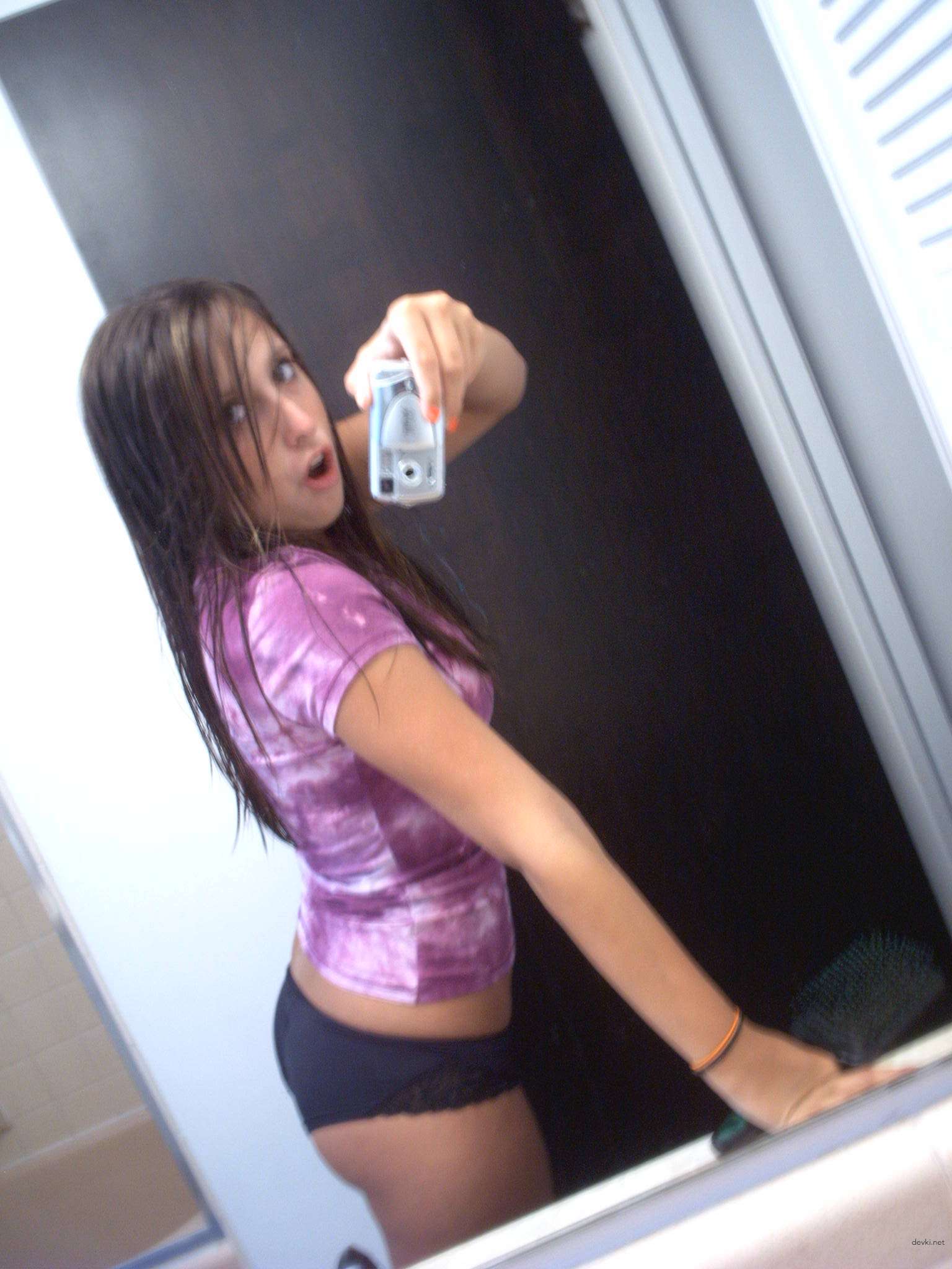 Seductive Brunette's Erotic Amateur Photos - Hot and Steamy Content
