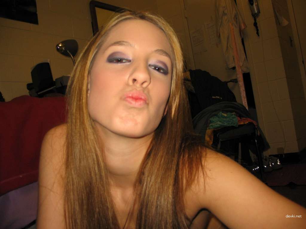 Explicit Selfies: Naked Girl Captures Herself in Every Position