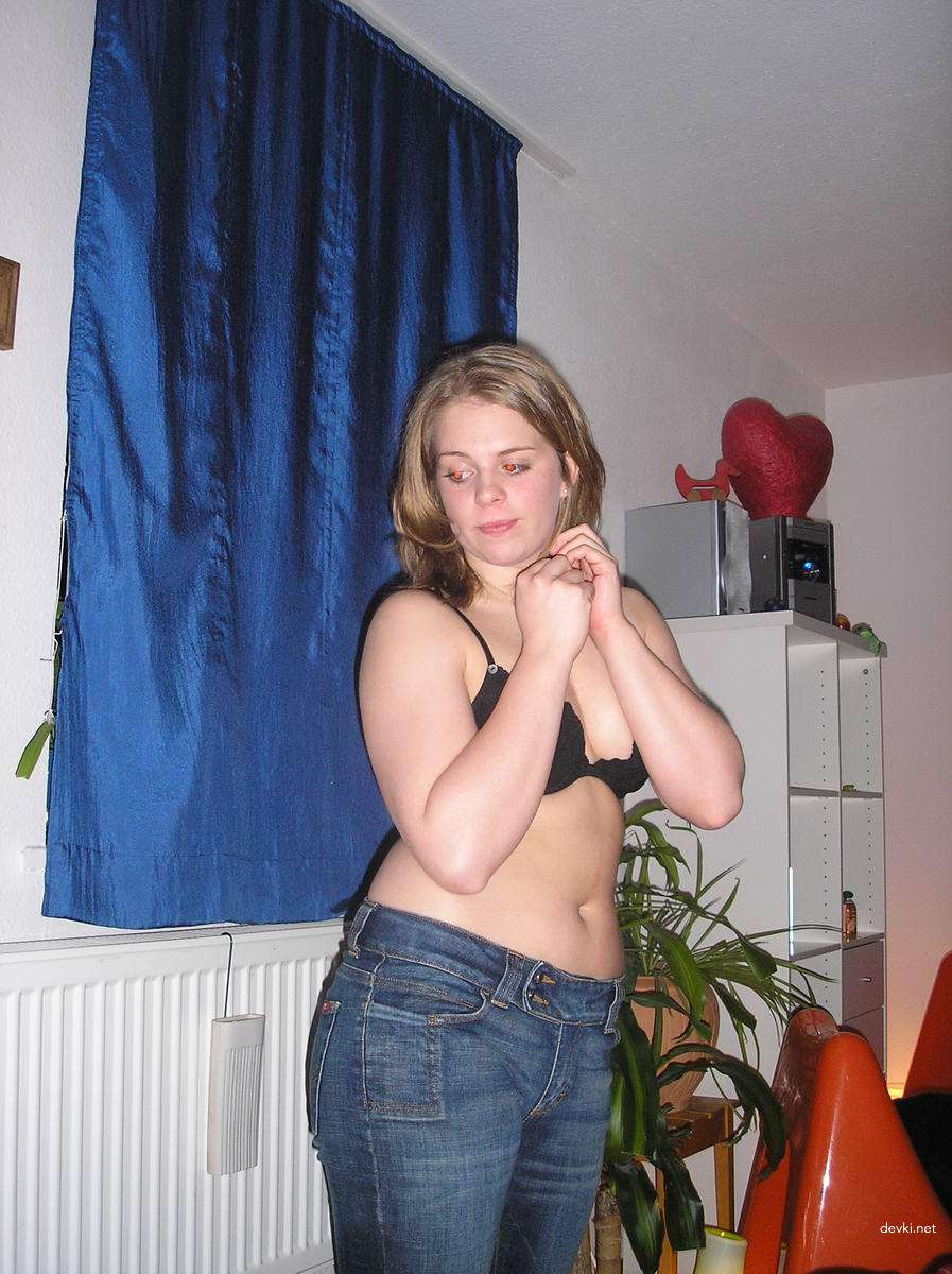 Explicit Amateur Photo: Black Lingerie Girl - Hot and Sexy!