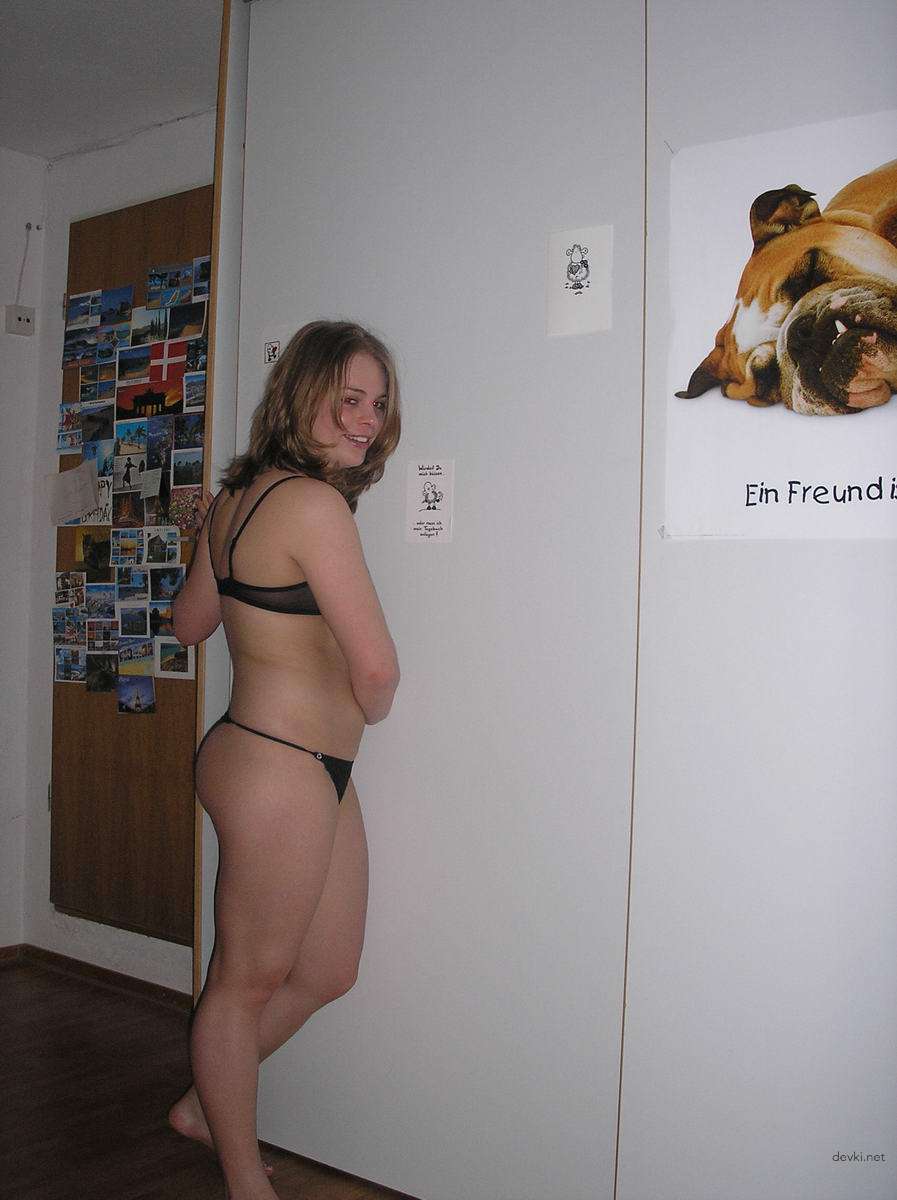 Explicit Amateur Photo: Black Lingerie Girl - Hot and Sexy!