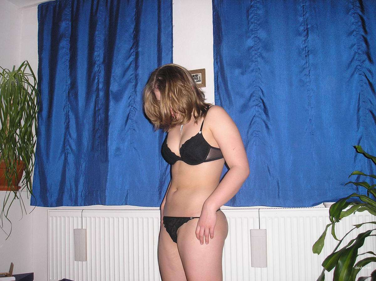 Explicit Amateur Photo: Black Lingerie Girl - Hot and Sexy!