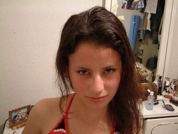 Amateur Photos of Cute Girl: Explicit and Sensual Shots