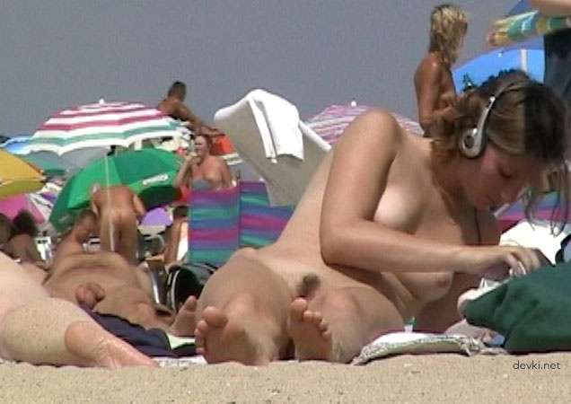Private Nude Beach Photos: Amateur Nudists Sunbathing Explicitly