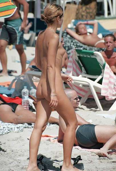 Private Nude Beach Photos: Amateur Nudists Sunbathing Explicitly