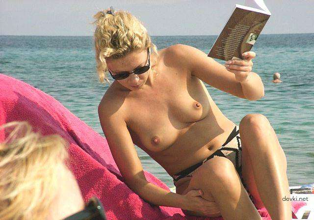 Private Nude Beach Photos: Amateur Nudists Sunbathing Explicitly