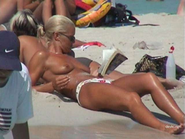 Private Nude Beach Photos: Amateur Nudists Sunbathing Explicitly