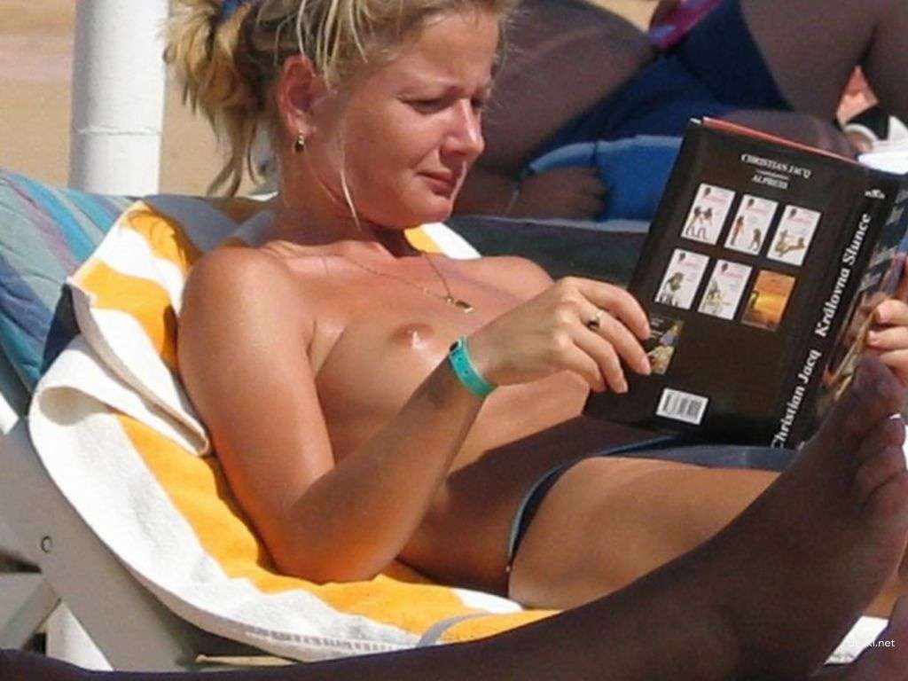 Private Nude Beach Photos: Amateur Nudists Sunbathing Explicitly
