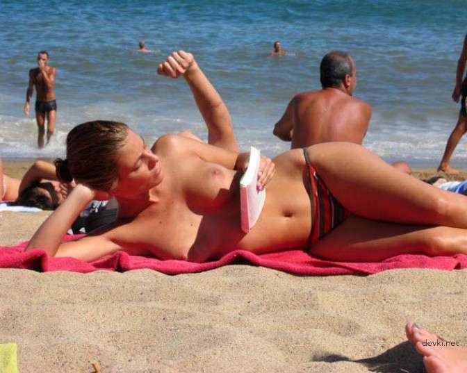 Private Nude Beach Photos: Amateur Nudists Sunbathing Explicitly