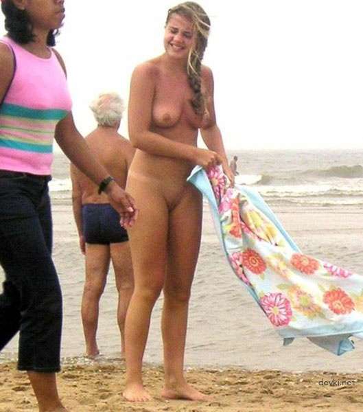 Private Nude Beach Photos: Amateur Nudists Sunbathing Explicitly