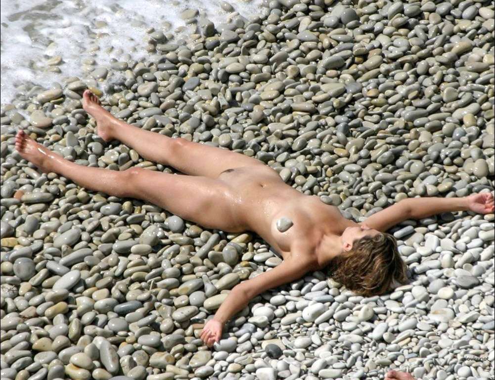Private Nude Beach Photos: Amateur Nudists Sunbathing Explicitly