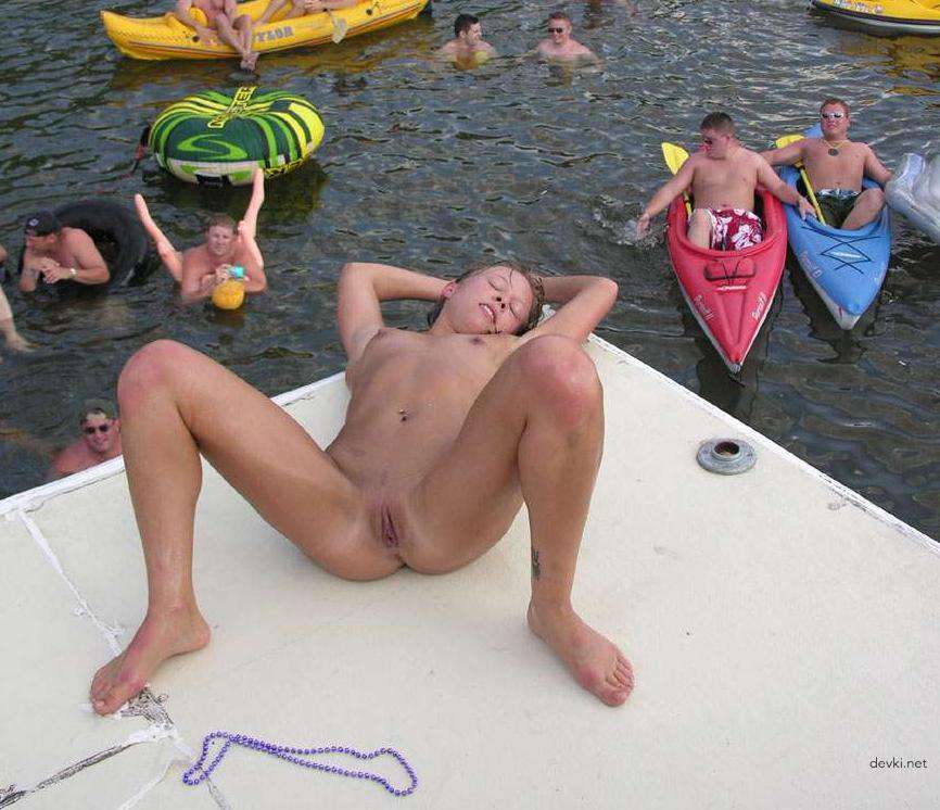 Explicit Amateur Girls Publicly Undressing - Hot Naked Babes Exposed