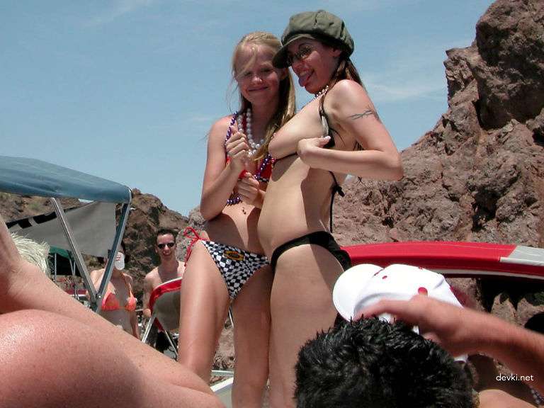 Explicit Amateur Girls Publicly Undressing - Hot Naked Babes Exposed