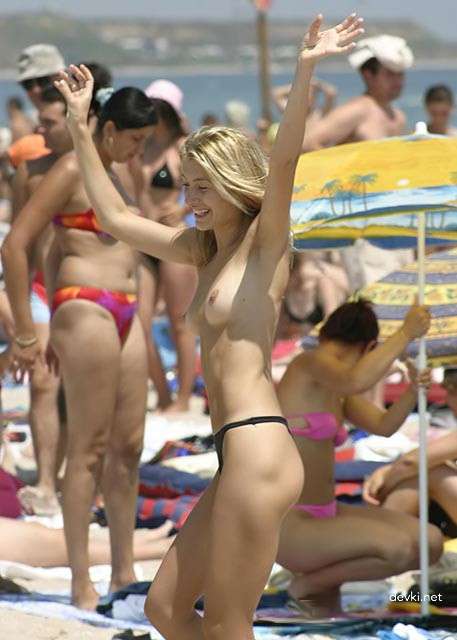 Explicit Amateur Girls Publicly Undressing - Hot Naked Babes Exposed