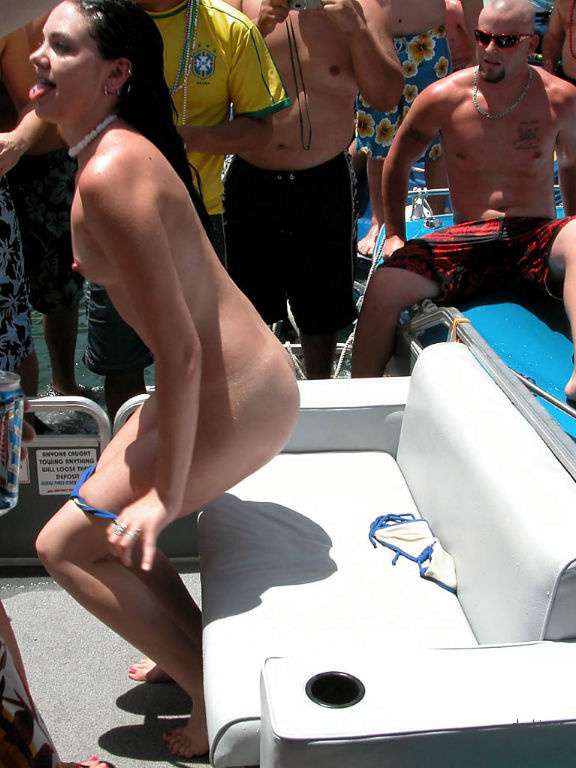Explicit Amateur Girls Publicly Undressing - Hot Naked Babes Exposed