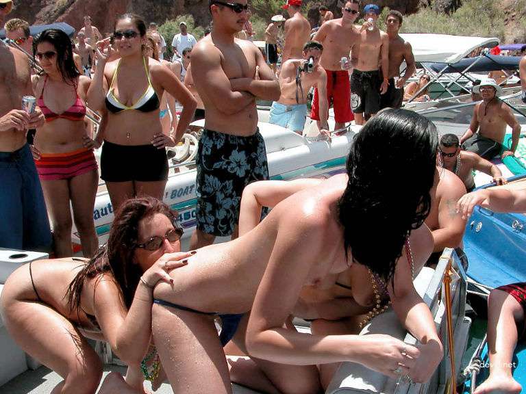 Explicit Amateur Girls Publicly Undressing - Hot Naked Babes Exposed