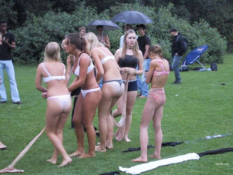 Explicit Amateur Girls Publicly Undressing - Hot Naked Babes Exposed