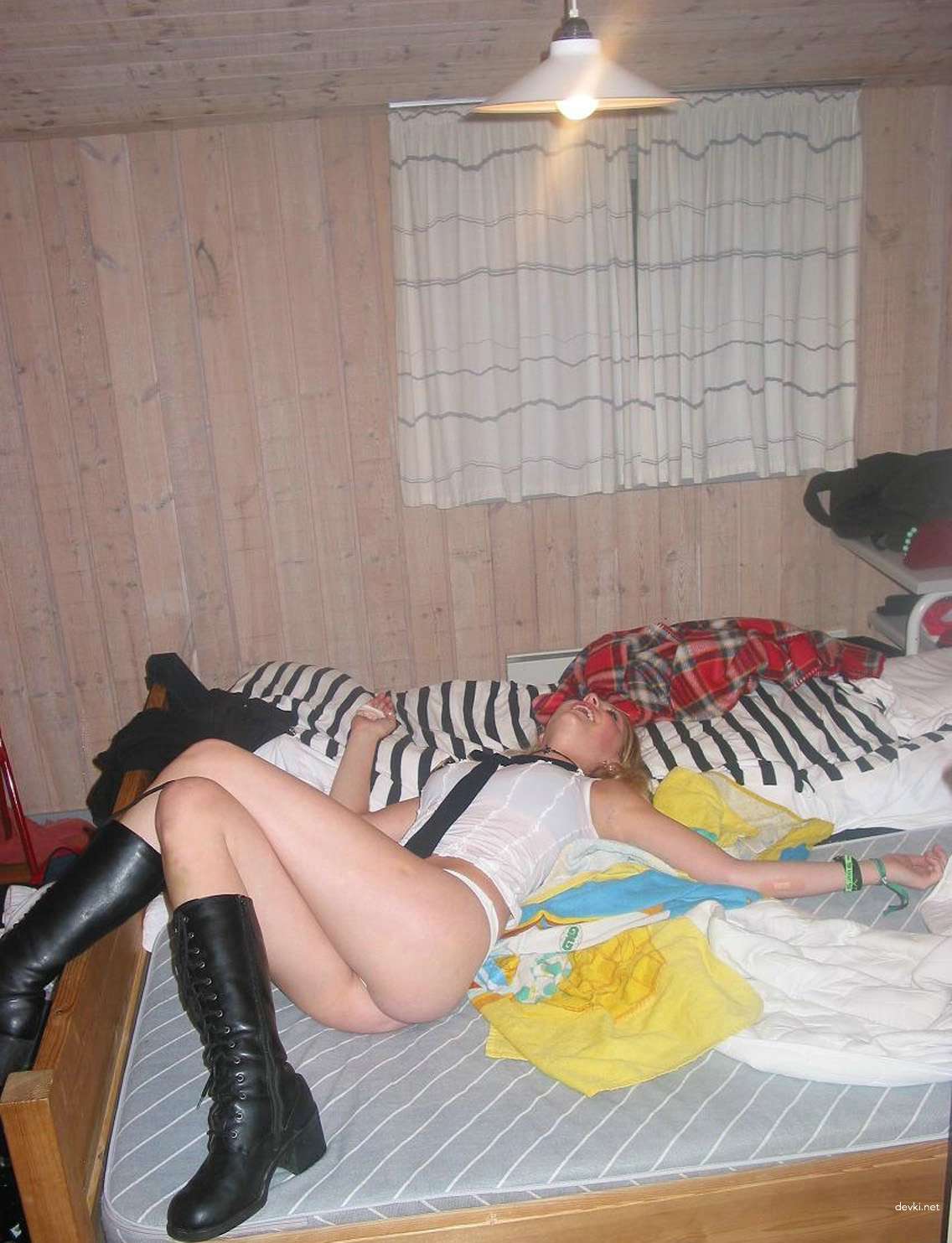 Explicit Amateur Girls Publicly Undressing - Hot Naked Babes Exposed