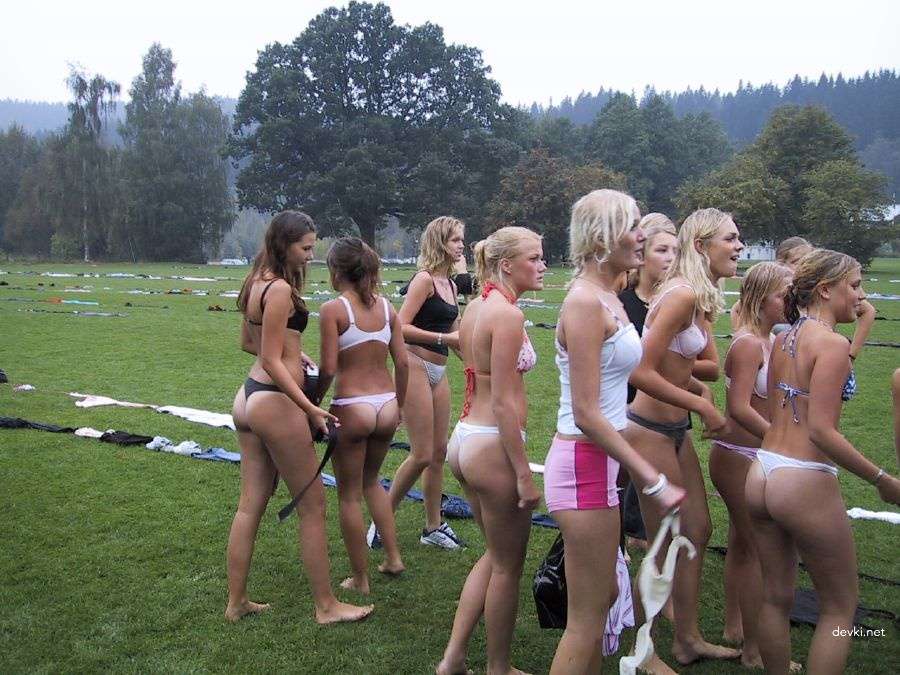Explicit Amateur Girls Publicly Undressing - Hot Naked Babes Exposed