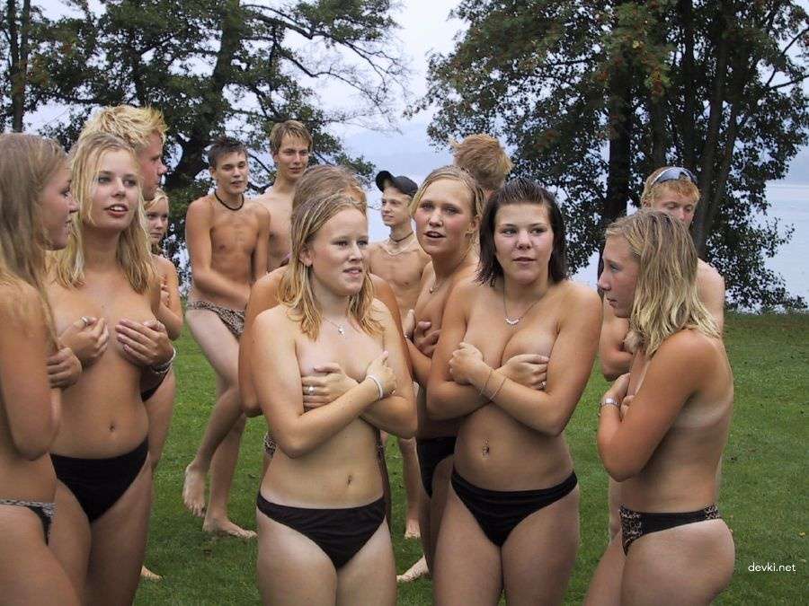 Explicit Amateur Girls Publicly Undressing - Hot Naked Babes Exposed