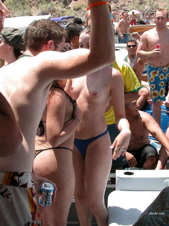 Explicit Amateur Girls Publicly Undressing - Hot Naked Babes Exposed