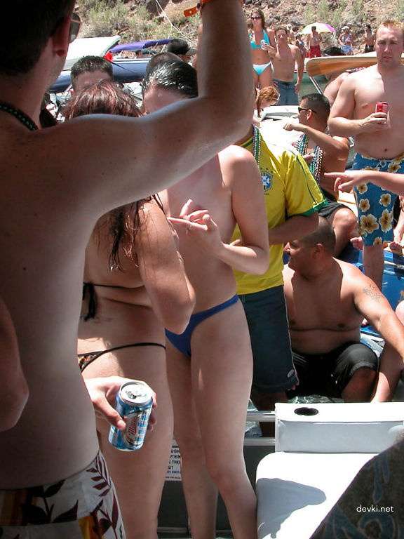 Explicit Amateur Girls Publicly Undressing - Hot Naked Babes Exposed