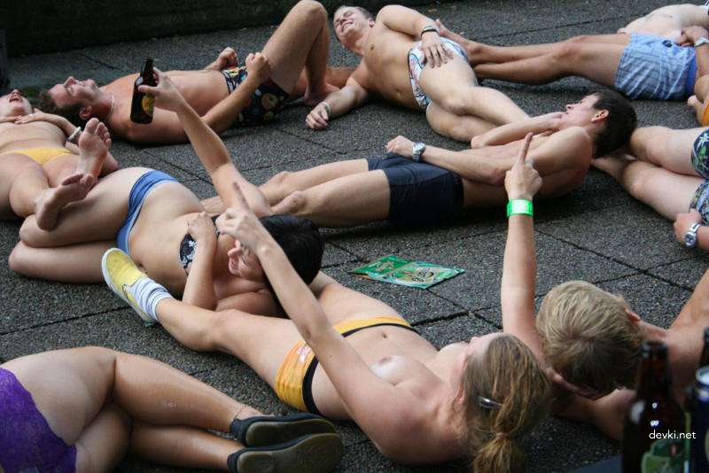 Explicit Amateur Girls Publicly Undressing - Hot Naked Babes Exposed