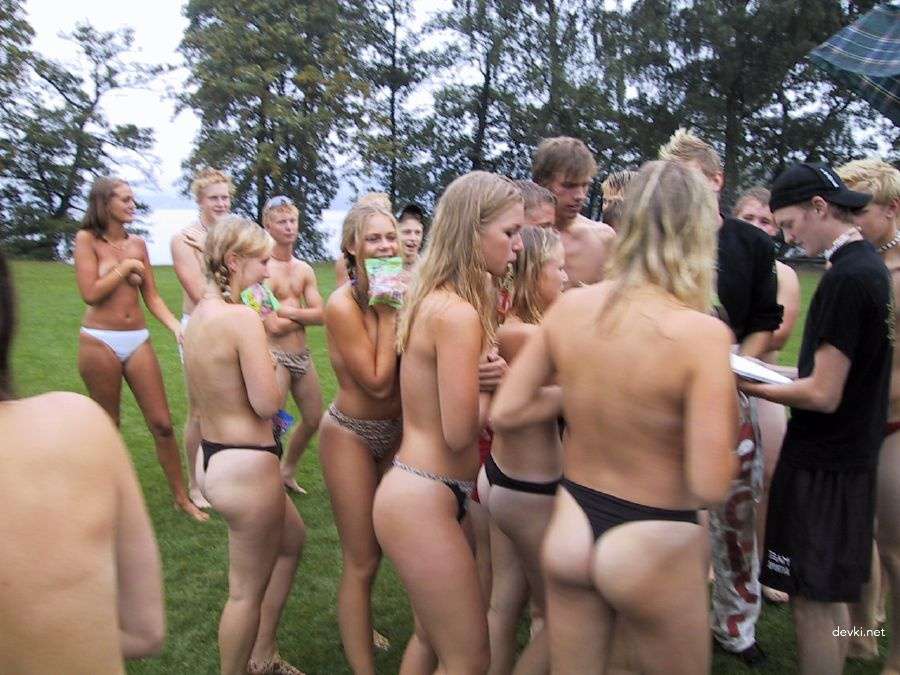 Explicit Amateur Girls Publicly Undressing - Hot Naked Babes Exposed