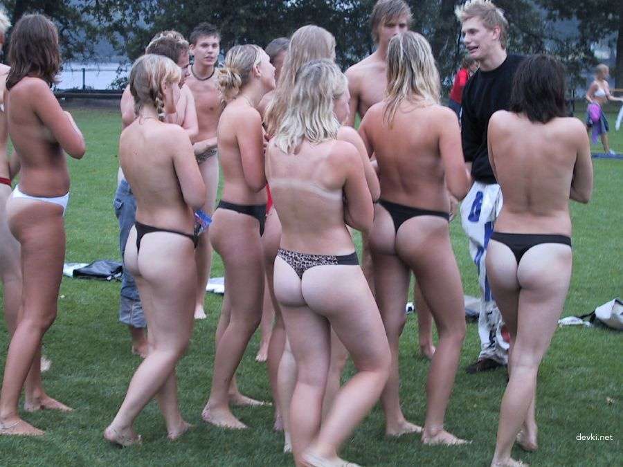 Explicit Amateur Girls Publicly Undressing - Hot Naked Babes Exposed