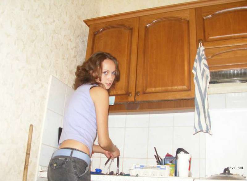 Amateur Home Erotic Cutie: Explicit and Sensual Photos