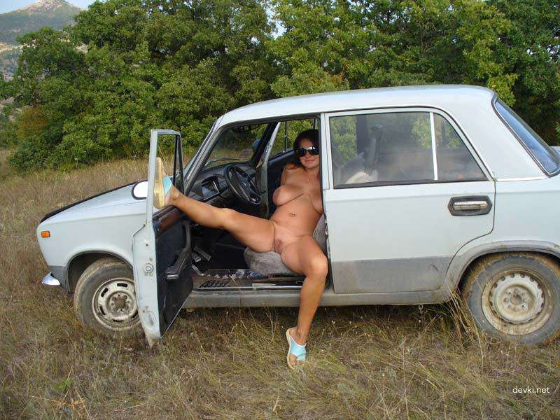 Explicit Amateur Nude Photo: Big Girl Poses Naked