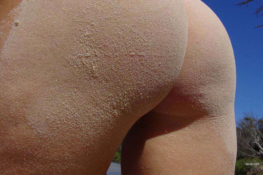 Amateur Cutie Vacation Snap: Seductive Beauty Exposed!
