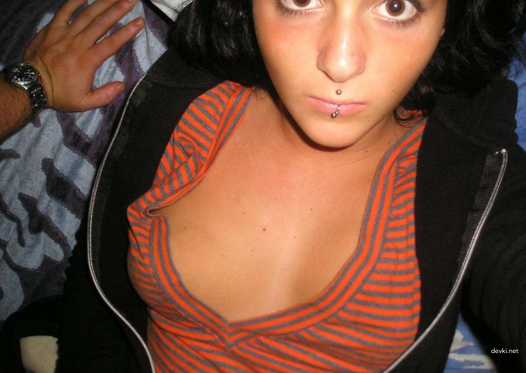 Private Photo of Cute Chick: Explicit Amateur Shot
