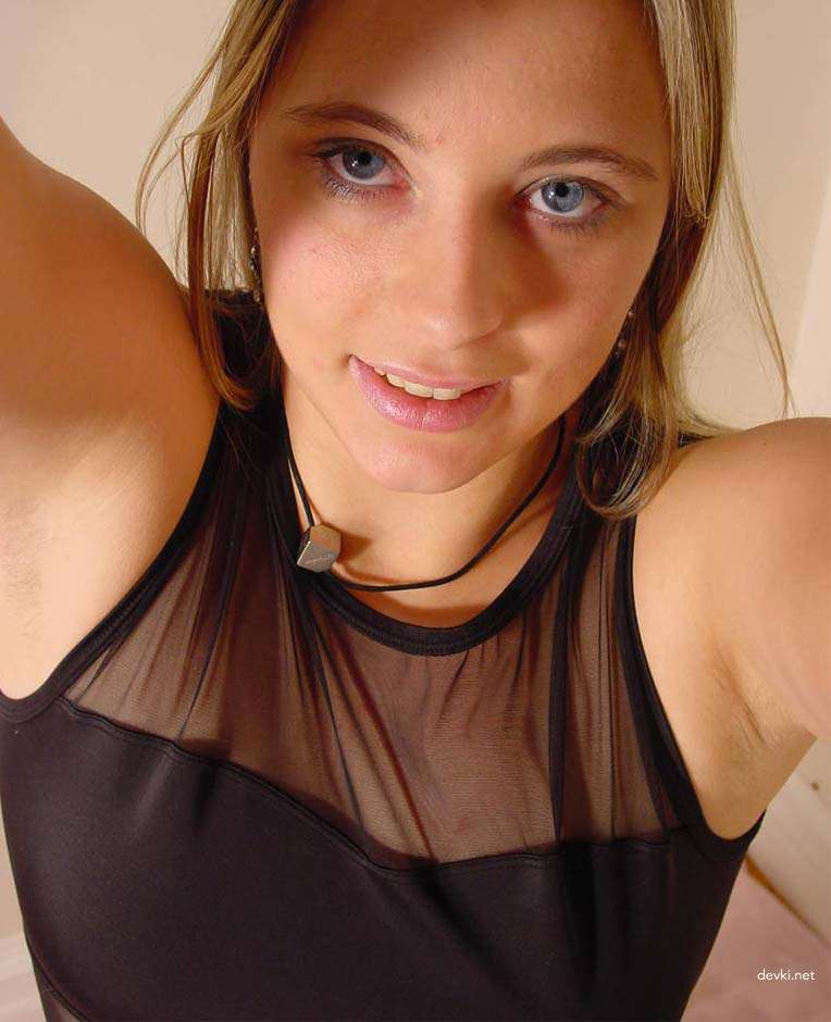 Amateur Teen Erotica: Seductive Home Photoshoot of a Hot Chick