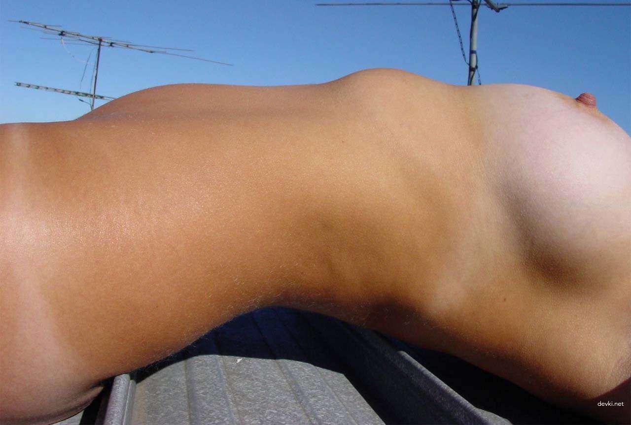 Busty Girl Sunbathing: Explicit Amateur Photo